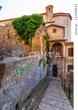 The winding narrow streets, stairs and charming architecture of Spoleto The winding narrow streets, stairs and charming architecture of Spoleto 122908641