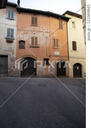 The winding narrow streets, stairs and charming architecture of Spoleto The winding narrow streets, stairs and charming architecture of Spoleto 122908665