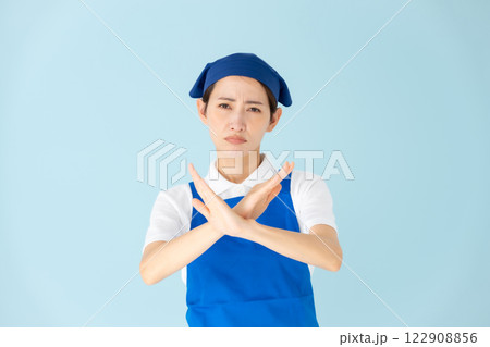 女性　エプロン　パート　アルバイト　バツ 122908856