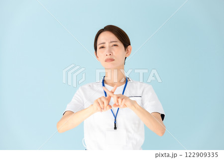 女性 白衣 看護師 医療 バツ 女性 白衣 看護師 医療 バツ 122909335