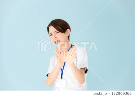女性 白衣 看護師 医療 お断り 女性 白衣 看護師 医療 お断り 122909366