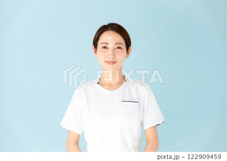 女性 白衣 看護師 医療 女性 白衣 看護師 医療 122909459
