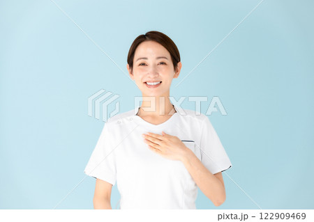 女性 白衣 看護師 医療 お任せ 女性 白衣 看護師 医療 お任せ 122909469