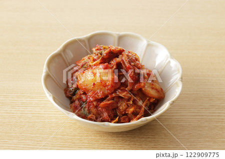 韓国の辛くて美味しい白菜のキムチ 122909775