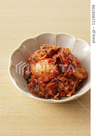 韓国の辛くて美味しい白菜のキムチ 122909786