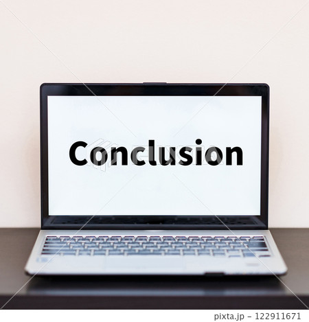conclusion 結論 の 文字 が PC 画面 に 表示 【 ウェブページ 素材 】 122911671