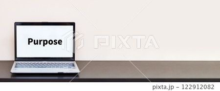 Purpose 目的 の 文字 が PC 画面 に 表示 【 ウェブページ 素材 】 122912082