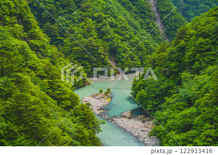 川根本町にある寸又峡の夢のつり橋の風景(静岡県) 川根本町にある寸又峡の夢のつり橋の風景(静岡県) 122913416