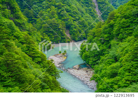 川根本町にある寸又峡の夢のつり橋の風景(静岡県) 川根本町にある寸又峡の夢のつり橋の風景(静岡県) 122913695