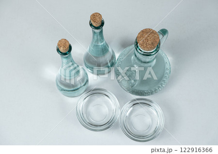 Clear distilled vinegar in a glass bowls 122916366