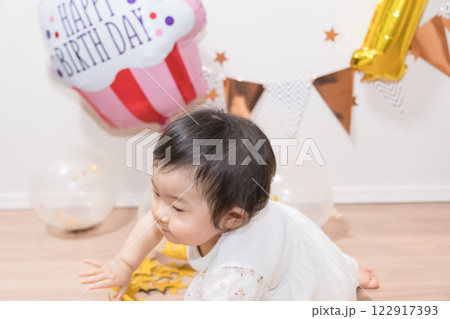 日本人の1歳の女の子の誕生日パーティー 日本人の1歳の女の子の誕生日パーティー 122917393