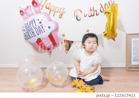 日本人の1歳の女の子の誕生日パーティー 日本人の1歳の女の子の誕生日パーティー 122917421
