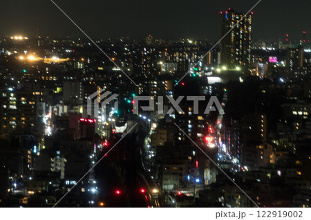 夜景流れるE217系 122919002