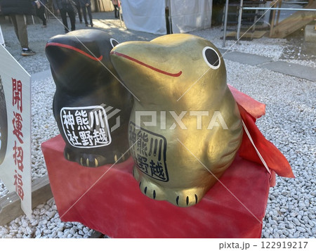 川越熊野神社の黒と金の八咫烏 122919217