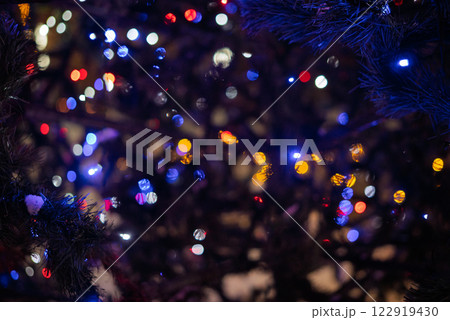 Christmas lights on the Christmas tree in the winter city Christmas lights on the Christmas tree in the winter city 122919430