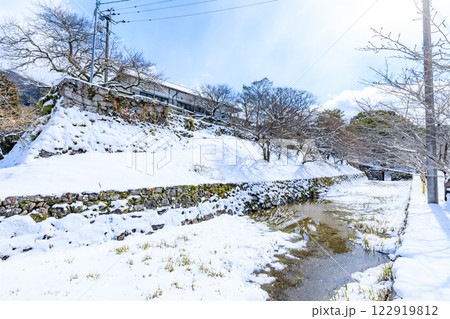 冬の積雪した秋月城跡　福岡県朝倉市 122919812
