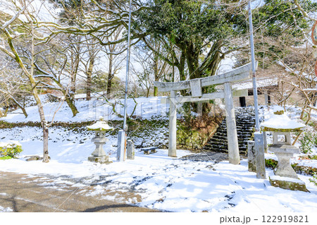 冬の積雪した秋月城跡 福岡県朝倉市 冬の積雪した秋月城跡 福岡県朝倉市 122919821