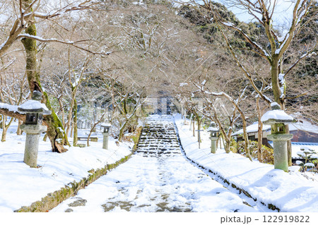 冬の積雪した秋月城跡 福岡県朝倉市 冬の積雪した秋月城跡 福岡県朝倉市 122919822