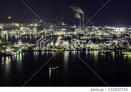 徳山　晴海町の工場群の夜景　山口県周南市 122920720