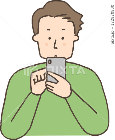 スマホを操作する若い男性 122920930