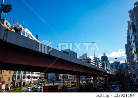 東京の都市風景 岩本町交差点周辺の首都高速 2025.01　b-1 122921594