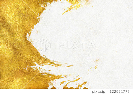 白色の和紙に金色の抽象模様が描かれた高級感ある背景素材 122921775