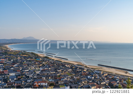 島根県の出雲市と湊原海岸の風景 122921881