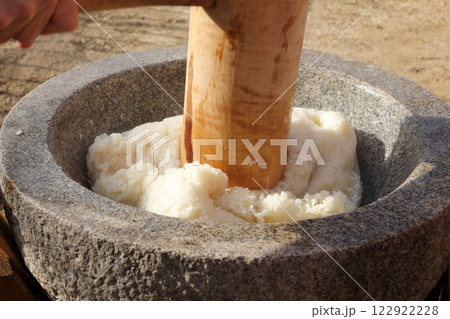 餅つきの風景 餅つきの風景 122922228