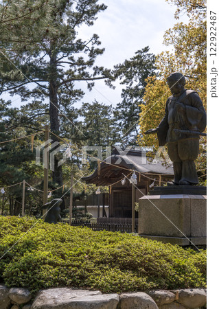 日本の神話の「いなばの白うさぎ」を表す銅像 日本の神話の「いなばの白うさぎ」を表す銅像 122922487