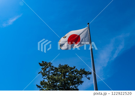 出雲大社に掲揚された日本の国旗 出雲大社に掲揚された日本の国旗 122922520