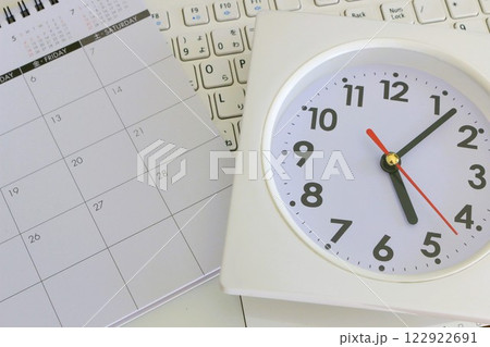 タイムマネジメント 時間管理 時計とカレンダー ビジネスイメージ タイムマネジメント 時間管理 時計とカレンダー ビジネスイメージ 122922691