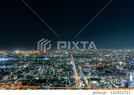 大阪府大阪市　あべのハルカス展望台から望む大阪の夜景（西方向） 122922711
