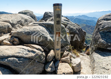 瑞牆山と周辺の景色 瑞牆山と周辺の景色 122923192