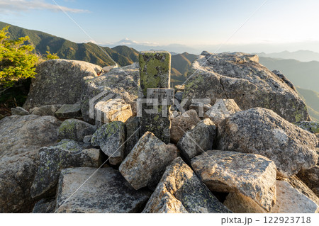 瑞牆山と周辺の景色 瑞牆山と周辺の景色 122923718