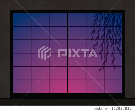 怖い夜の障子に写る柳の木の背景 122923839