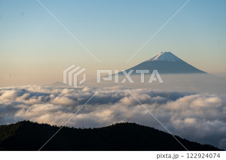 金峰山、鷹見岩と周辺の景色 金峰山、鷹見岩と周辺の景色 122924074
