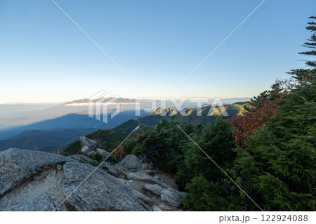 金峰山、鷹見岩と周辺の景色 金峰山、鷹見岩と周辺の景色 122924088