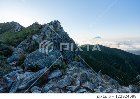 金峰山、鷹見岩と周辺の景色 122924099
