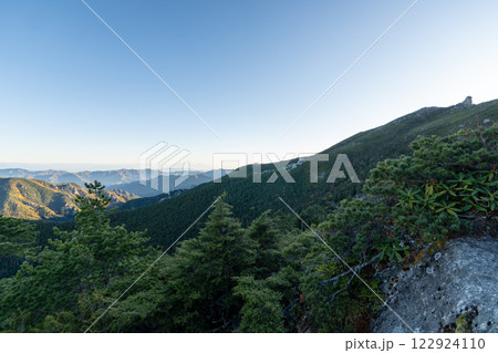 金峰山、鷹見岩と周辺の景色 金峰山、鷹見岩と周辺の景色 122924110