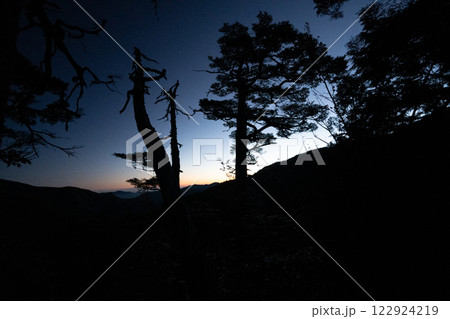 瑞牆山、鷹見岩と周辺の景色 瑞牆山、鷹見岩と周辺の景色 122924219