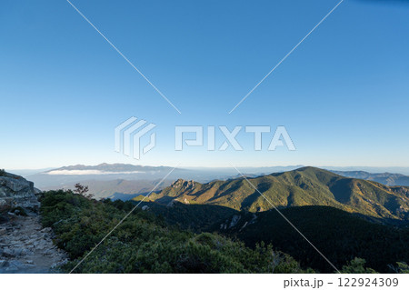 金峰山、朝日岳と周辺の景色 122924309