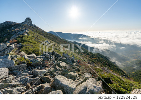 金峰山、朝日岳と周辺の景色 122924329