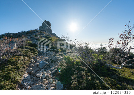金峰山、朝日岳と周辺の景色 122924339