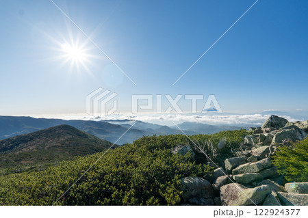 金峰山、朝日岳と周辺の景色 122924377