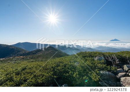 金峰山、朝日岳と周辺の景色 122924378