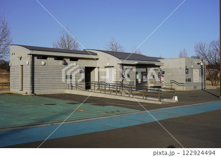 新横浜公園 草地広場のトイレ 新横浜公園 草地広場のトイレ 122924494