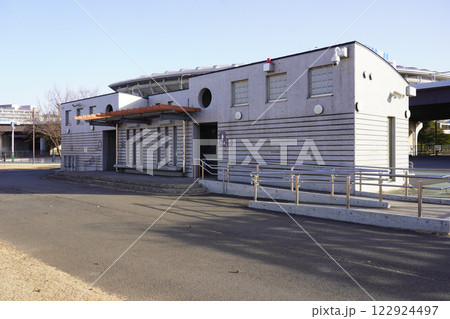 新横浜公園 草地広場のトイレ 新横浜公園 草地広場のトイレ 122924497