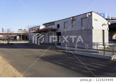 新横浜公園 草地広場のトイレ 新横浜公園 草地広場のトイレ 122924499