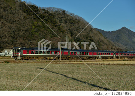 播但線を走るキハ189系特急はまかぜ2号 播但線を走るキハ189系特急はまかぜ2号 122924986