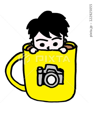 カップの中に入るカメラ小僧 122925055